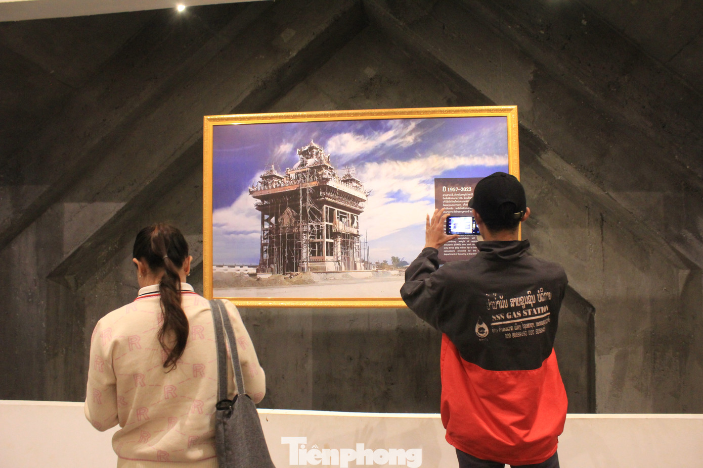 Công trình được xây dựng năm 1960, nhằm tưởng nhớ những người anh hùng bảo vệ đất nước trong thời kỳ chiến tranh và cũng là lời nhắc nhở các thế hệ sau phải ra sức giữ gìn và phát triển đất nước thịnh vượng hơn. Công trình được xây dựng năm 1960, nhằm tưởng nhớ những người anh hùng bảo vệ đất nước trong thời kỳ chiến tranh và cũng là lời nhắc nhở các thế hệ sau phải ra sức giữ gìn và phát triển đất nước thịnh vượng hơn.