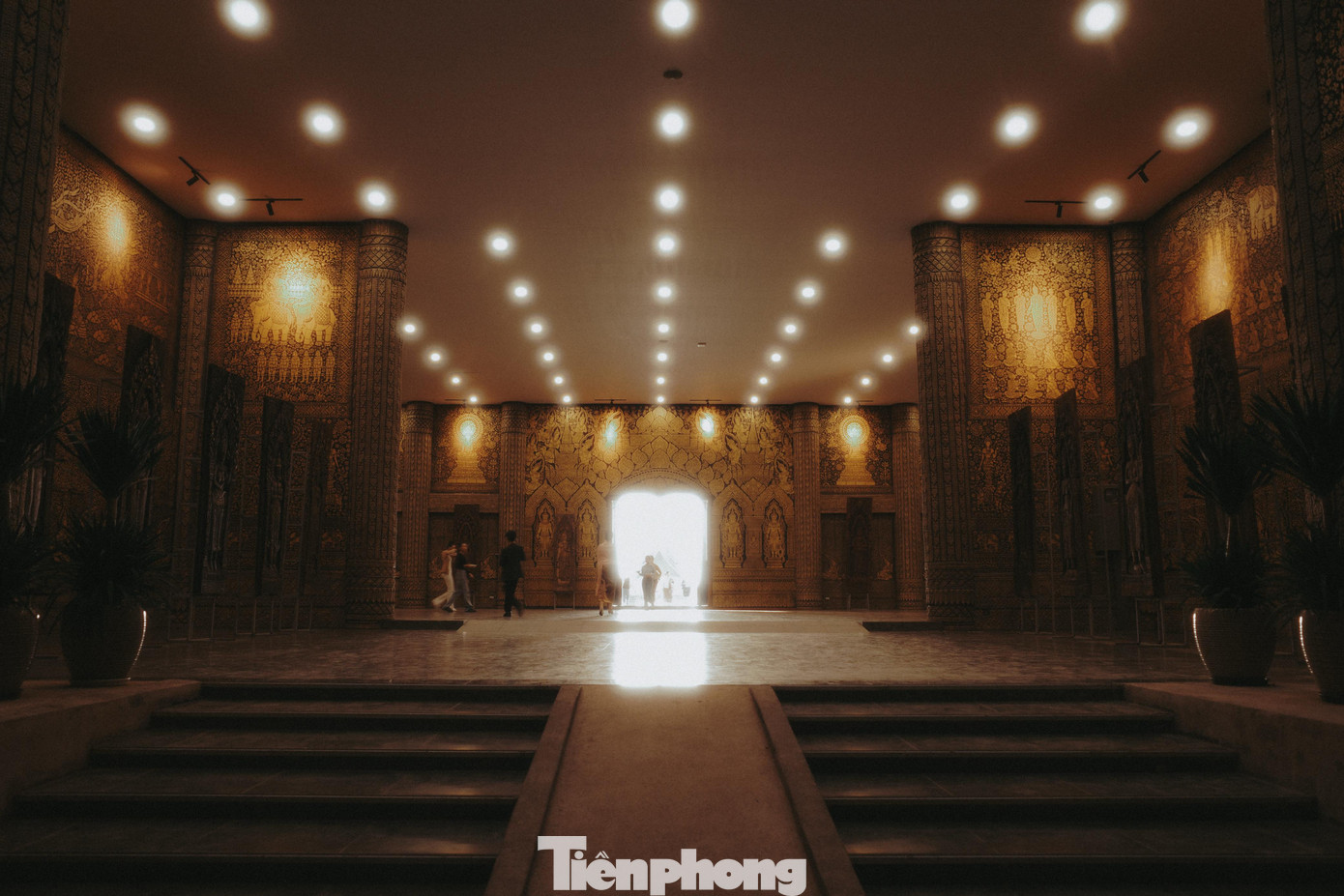 Đây là một khu phức hợp gồm văn phòng, không gian triển lãm văn hóa - nghệ thuật, tòa nhà đa năng và tòa nhà trưng bày các tác phẩm chạm khắc cũng như tranh gỗ.