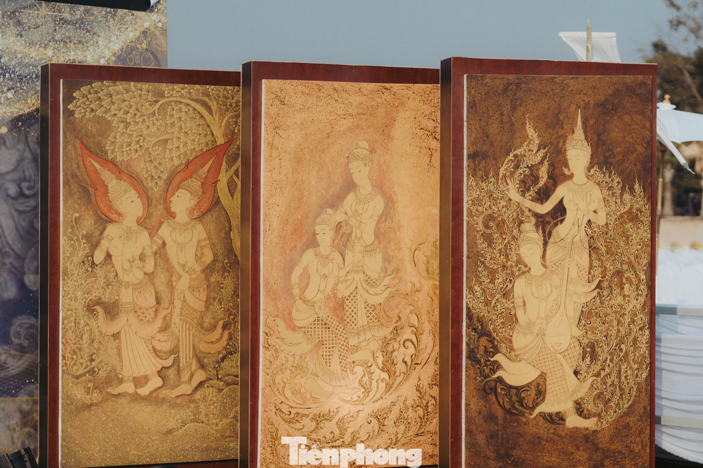 Bảo tàng còn có các cửa hàng lưu niệm, tòa nhà triển lãm, khách sạn, khu nghỉ dưỡng, nhà hàng và thác nước mô phỏng.