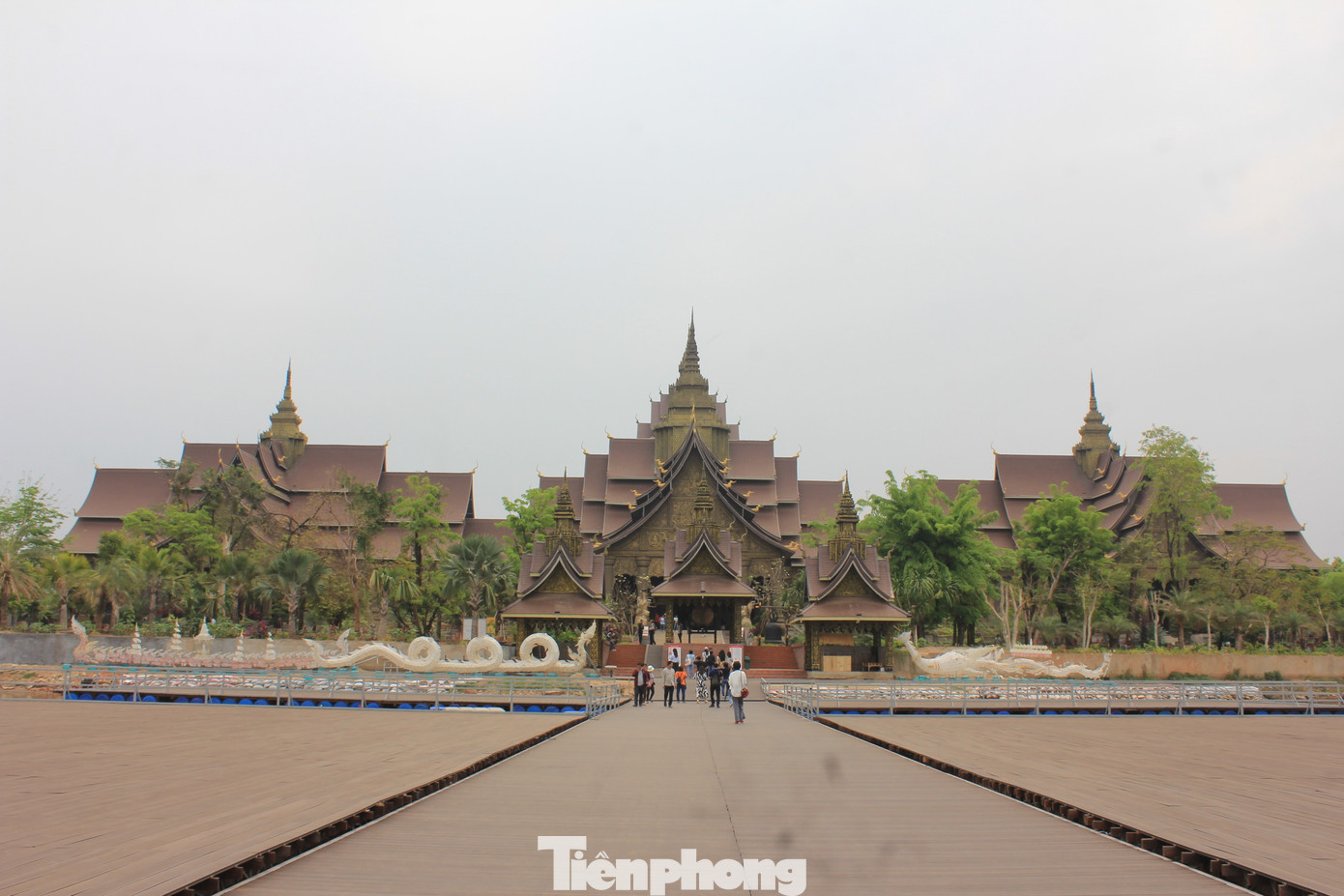 Trao đổi với PV Tiền Phong, ông Varasan Xaysana - hướng dẫn viên du lịch tại Bảo tàng nghệ thuật Lào - cho biết đây là bảo tàng nghệ thuật lớn nhất về văn hóa Lào.