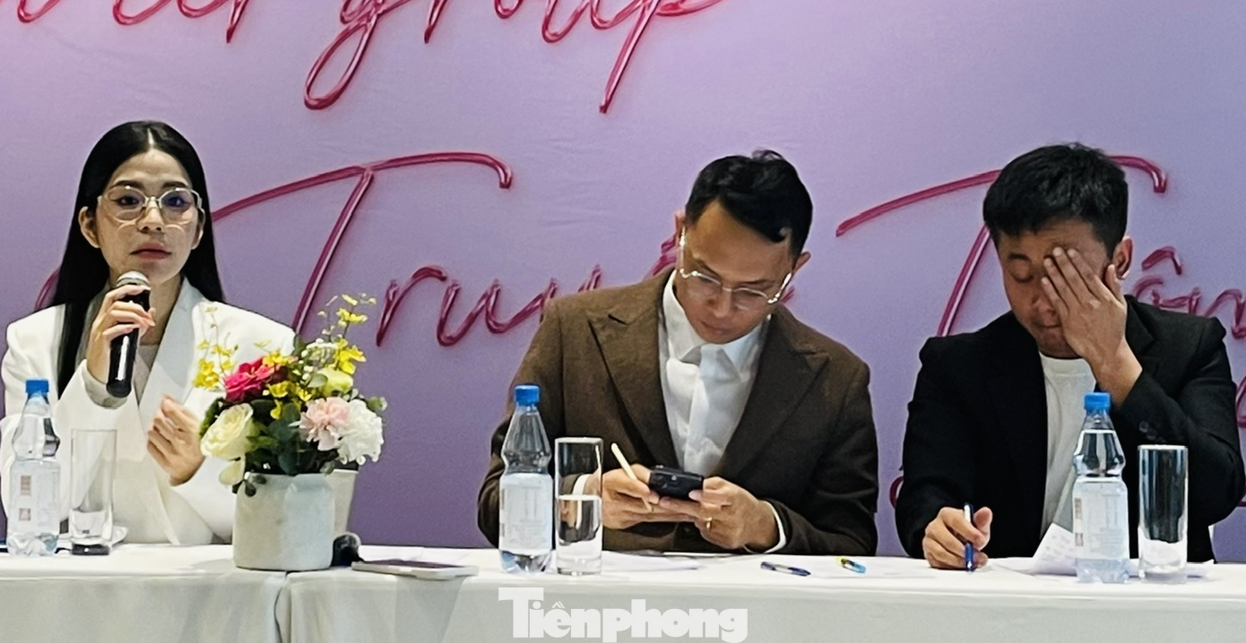 Người nổi tiếng phải thông báo trước cho người tiêu dùng về việc mình được tài trợ để cung cấp thông tin về sản phẩm, hàng hóa, dịch vụ. Người nổi tiếng phải thông báo trước cho người tiêu dùng về việc mình được tài trợ để cung cấp thông tin về sản phẩm, hàng hóa, dịch vụ.