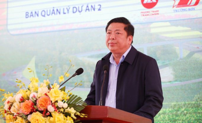 Bộ trưởng Bộ Xây dựng Trần Hồng Minh tại lễ khởi công dự án cao tốc Chợ Mới - Bắc Kạn. Ảnh: Lộc Liên.