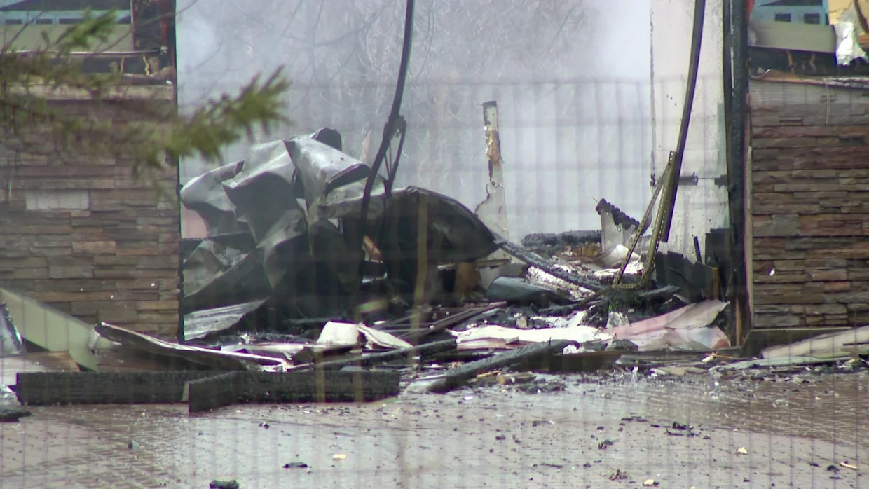 Các mảnh vỡ của chiếc máy bay sau vụ việc. Ảnh: WCCO.