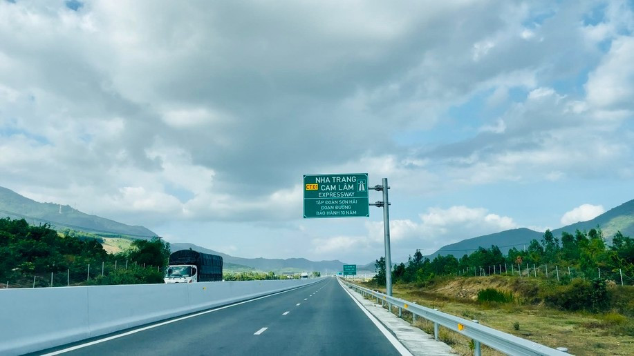 5 dự án thành phần thuộc dự án đường bộ cao tốc Bắc - Nam phía Đông giai đoạn 2021 - 2025 dự kiến hoàn thành, đưa vào khai thác dịp 30/4. Ảnh: VGP. 5 dự án thành phần thuộc dự án đường bộ cao tốc Bắc - Nam phía Đông giai đoạn 2021 - 2025 dự kiến hoàn thành, đưa vào khai thác dịp 30/4. Ảnh: VGP.