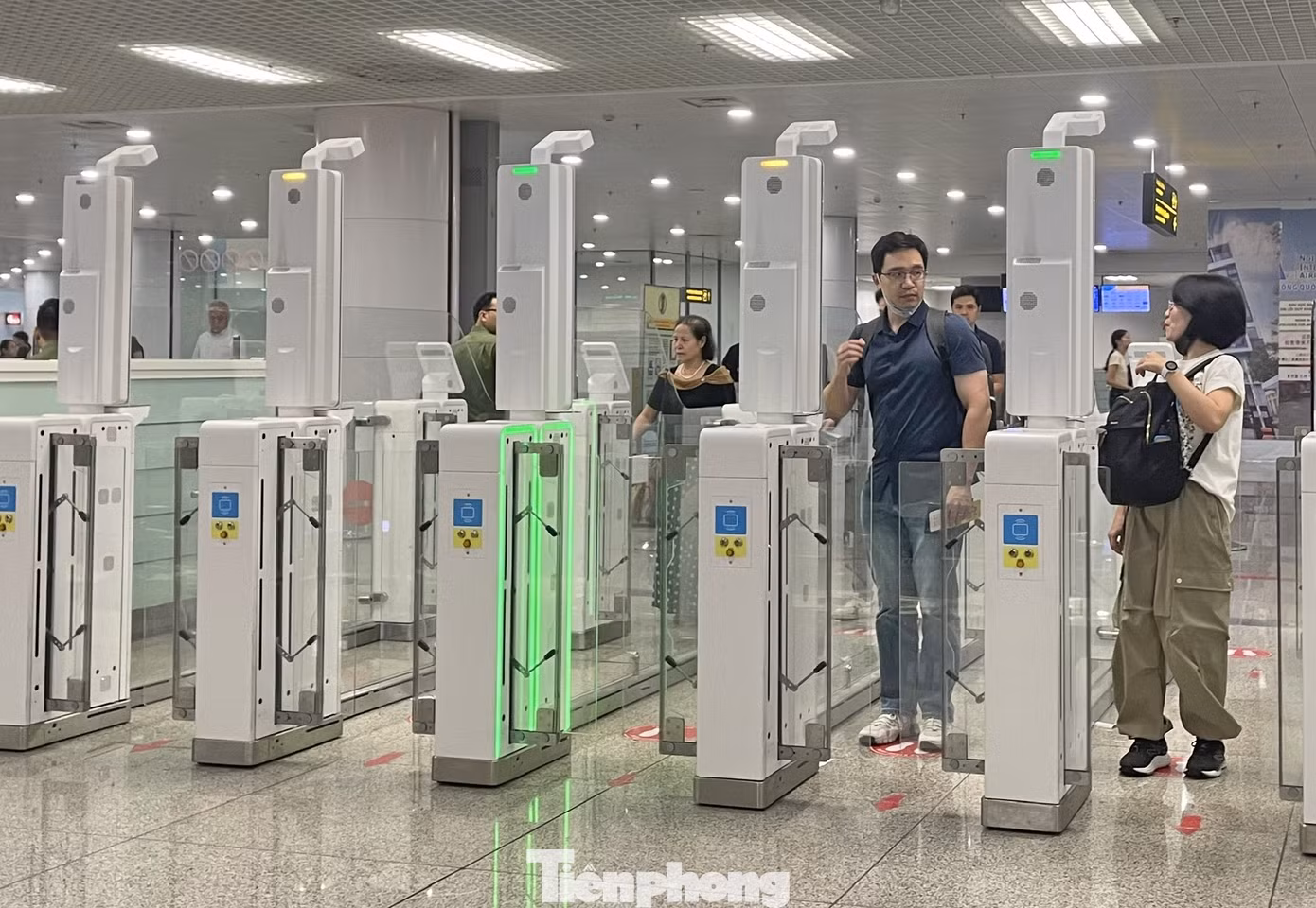 Sân bay Nội Bài dự kiến làm thủ tục bay bằng sinh trắc học và VNeID trong thời gian từ nay đến tháng 9. Ảnh: Lộc Liên.