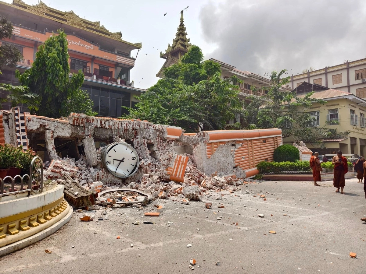 Tu viện Masoyein ở Mandalay bị phá hủy nhiều hạng mục quan trọng sau động đất. Ảnh: Facebook/Westernnews.