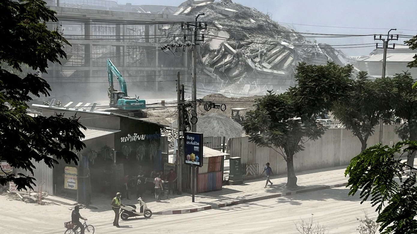 Một tòa nhà tại Bangkok đổ sập sau trận động đất từ Myanmar. Ảnh: Reuters Một tòa nhà tại Bangkok đổ sập sau trận động đất từ Myanmar. Ảnh: Reuters