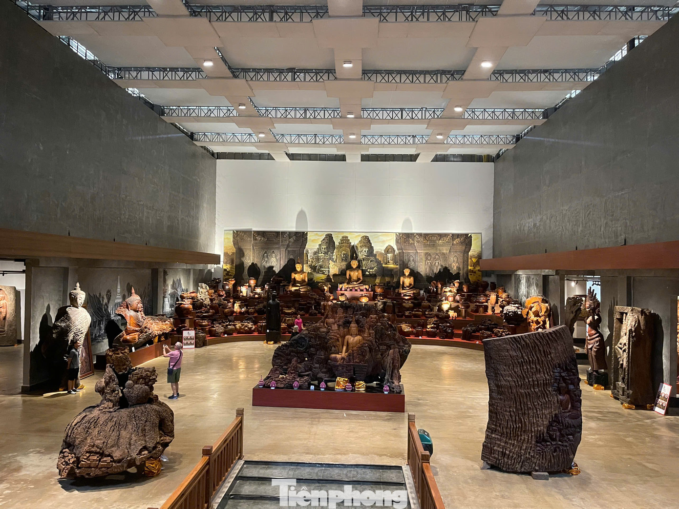 Ghi nhận thực tế, không gian trưng bày tại Bảo tàng nghệ thuật Lào bao gồm các bộ sưu tập nghệ thuật Phật giáo, tranh vẽ, điêu khắc, trang phục truyền thống và nhạc cụ dân gian mang đậm văn hóa Lào.