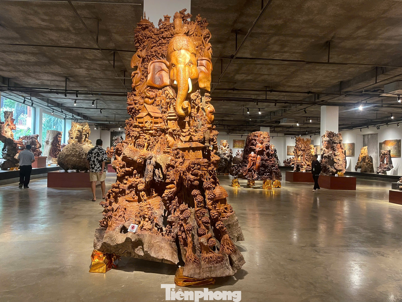 Đây là một khu phức hợp gồm văn phòng, không gian triển lãm văn hóa - nghệ thuật, tòa nhà đa năng và tòa nhà trưng bày các tác phẩm chạm khắc cũng như tranh gỗ.