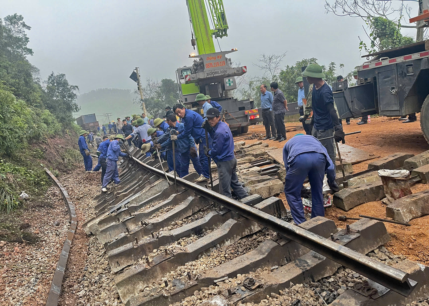Theo đại diện ngành đường sắt, vụ va chạm cũng gióng lên hồi chuông trách nhiệm về phương tiện giao thông của mình khi lưu thông trên đường. Bởi lẽ mỗi một vụ va chạm đều gây nên những thiệt hại, tiêu tốn công sức và tiền bạc của Nhà nước để khắc phục hậu quả.