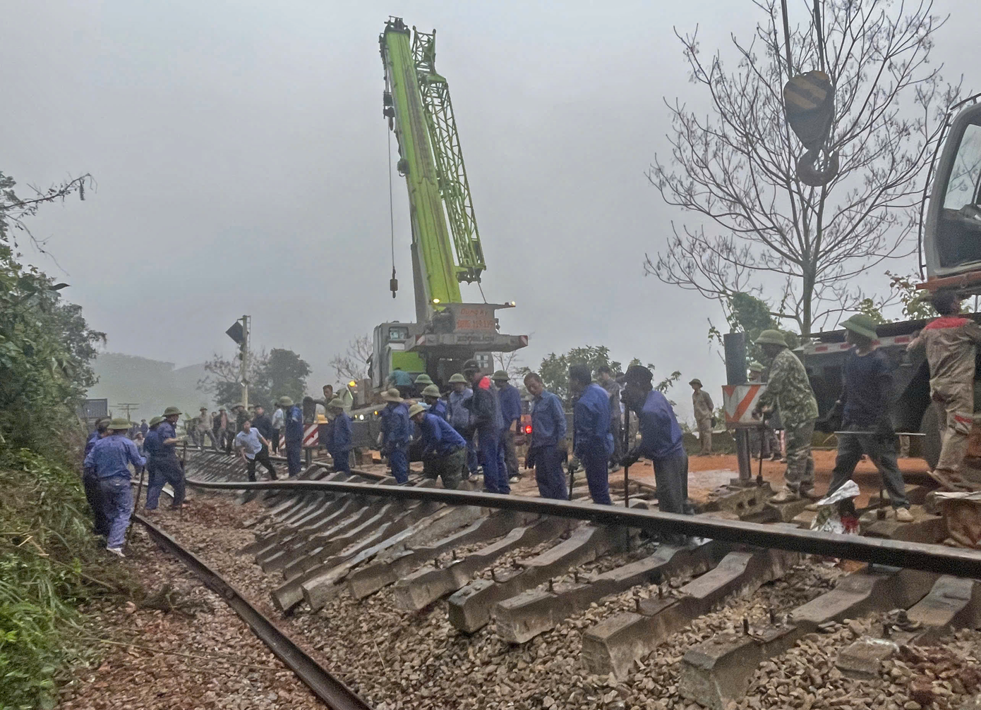 Theo đại diện ngành đường sắt, vụ va chạm cũng gióng lên hồi chuông trách nhiệm về phương tiện giao thông của mình khi lưu thông trên đường. Bởi lẽ mỗi một vụ va chạm đều gây nên những thiệt hại, tiêu tốn công sức và tiền bạc của Nhà nước để khắc phục hậu quả.