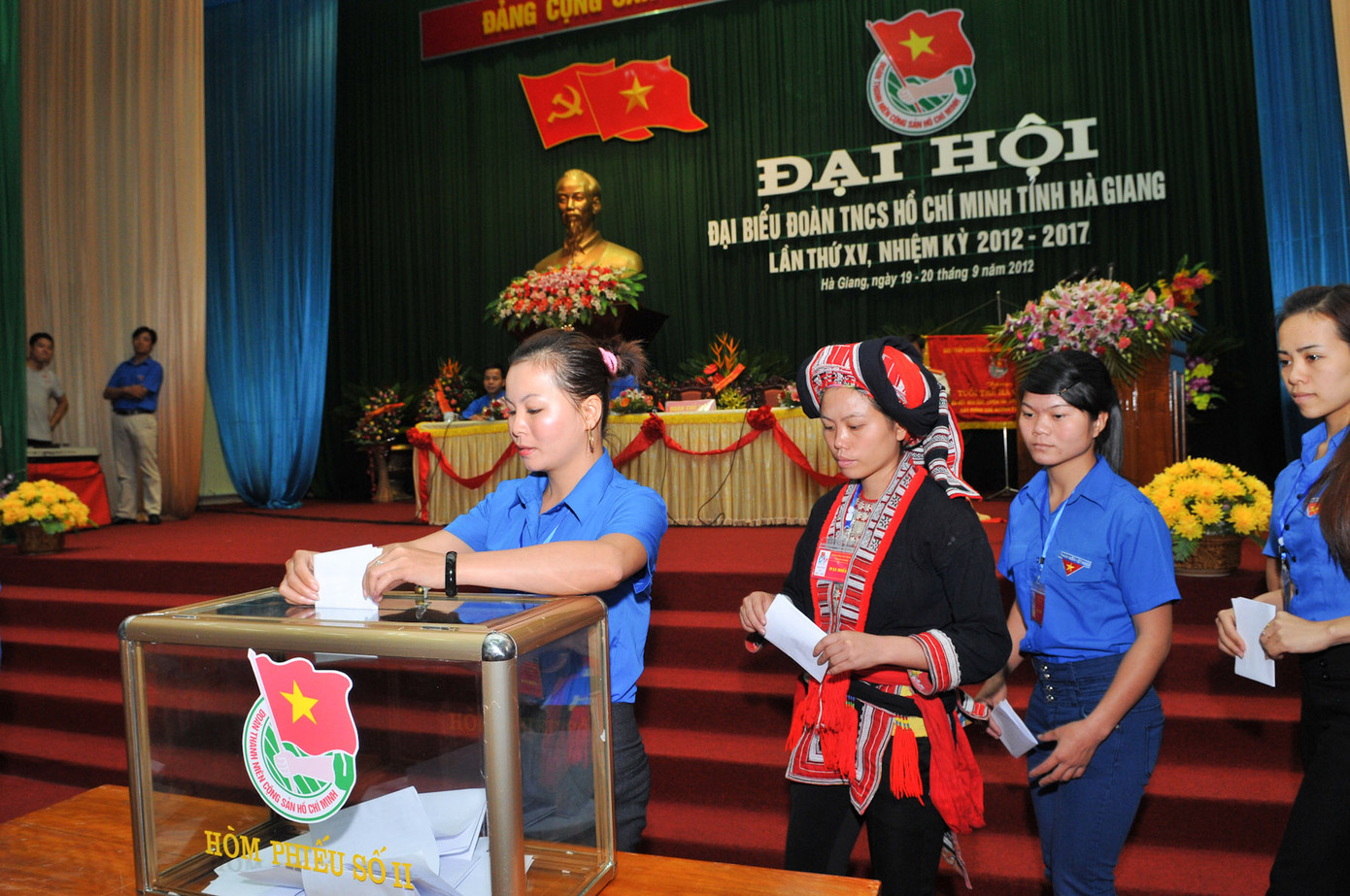 Các đại biểu bầu BCH BCH Tỉnh đoàn Hà Giang khóa XV nhiệm kỳ 2012- 2017. Các đại biểu bầu BCH BCH Tỉnh đoàn Hà Giang khóa XV nhiệm kỳ 2012- 2017