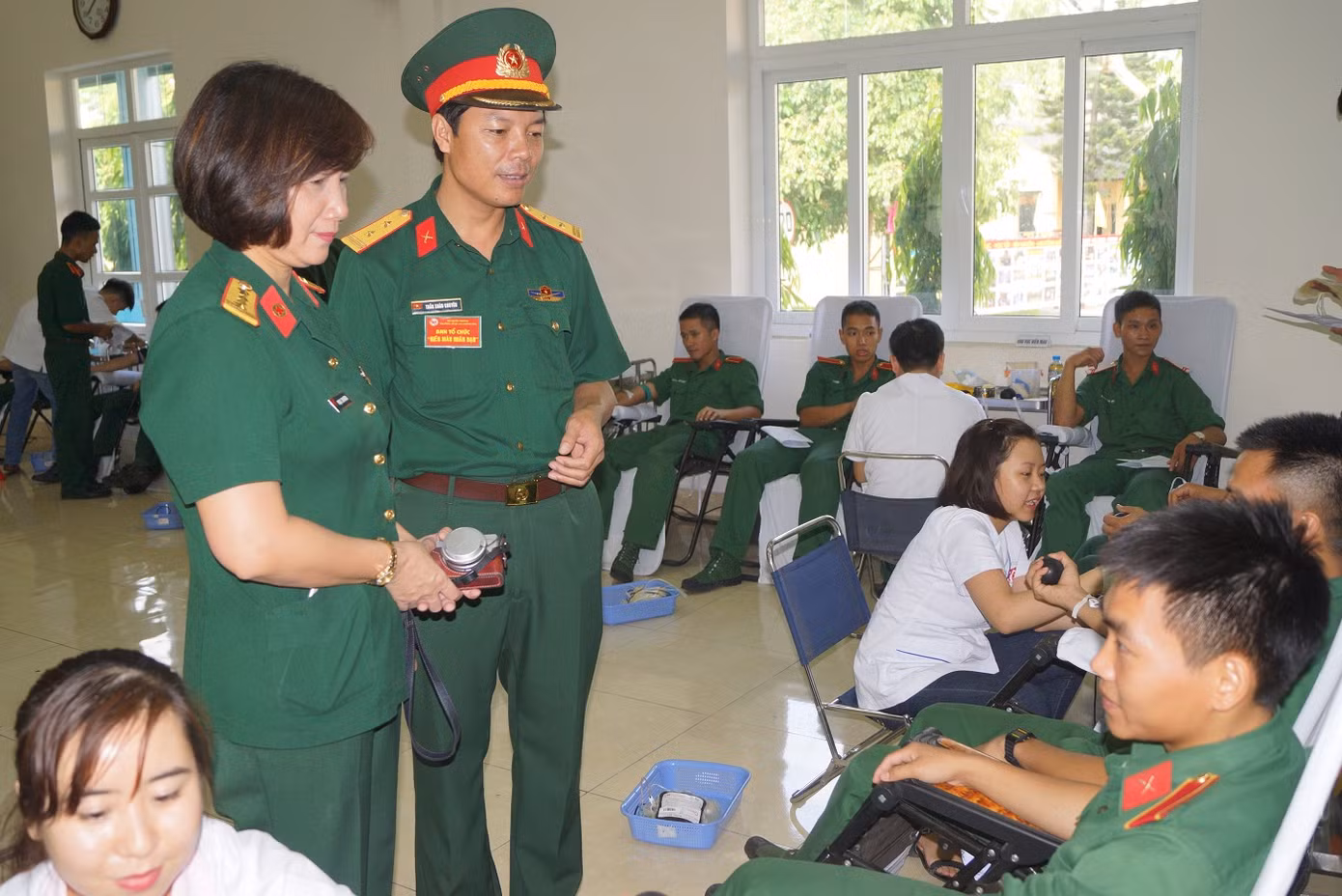 Học viên áo lính chia giọt máu đào ảnh 3