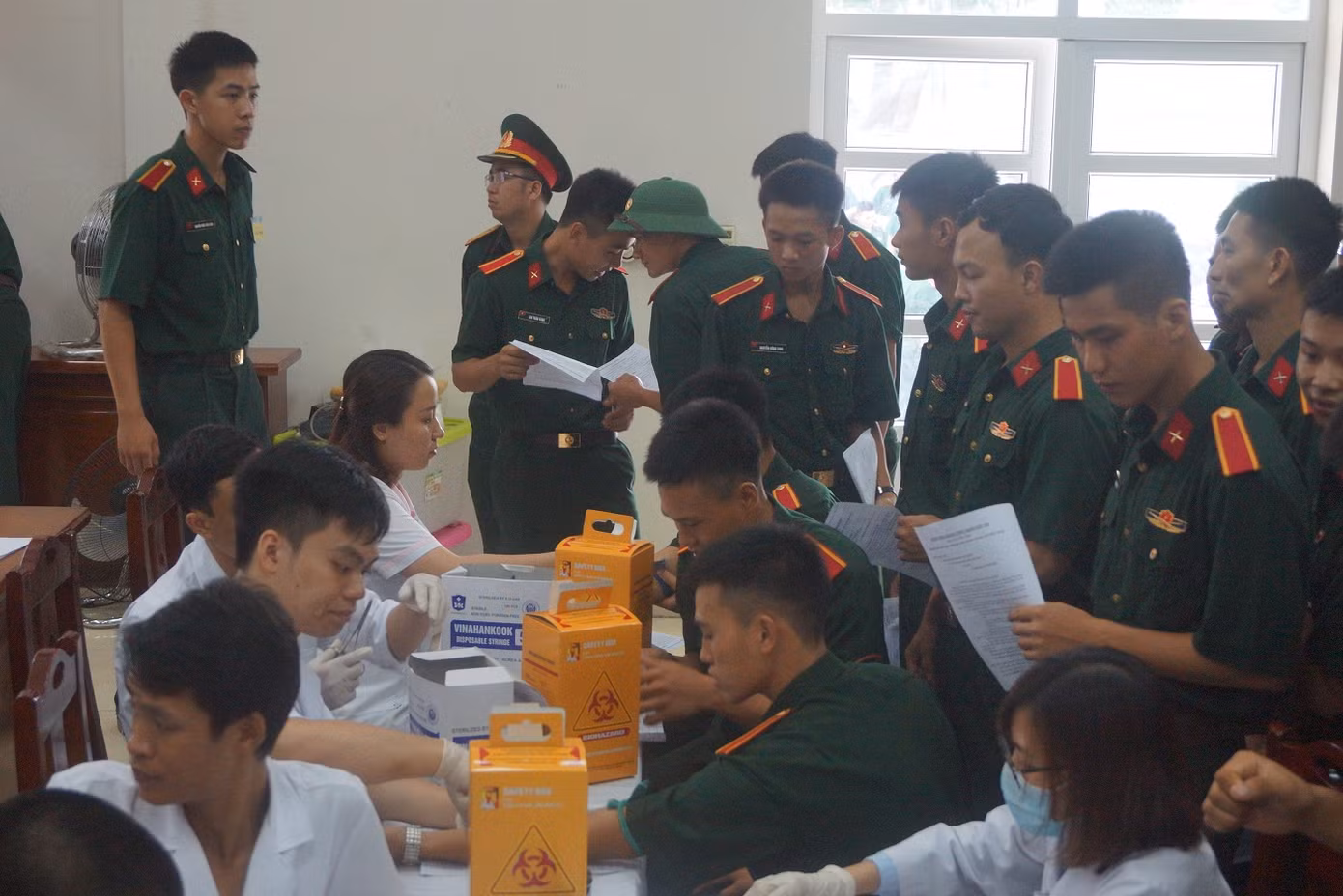 Học viên áo lính chia giọt máu đào ảnh 4