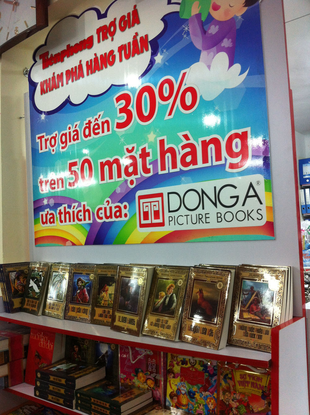 Rất cần những chính sách hỗ trợ từ phía những nhà làm sách, để duy trì văn hóa đọc trong bối cảnh hiện nay. Ảnh: Nguyễn Thanh