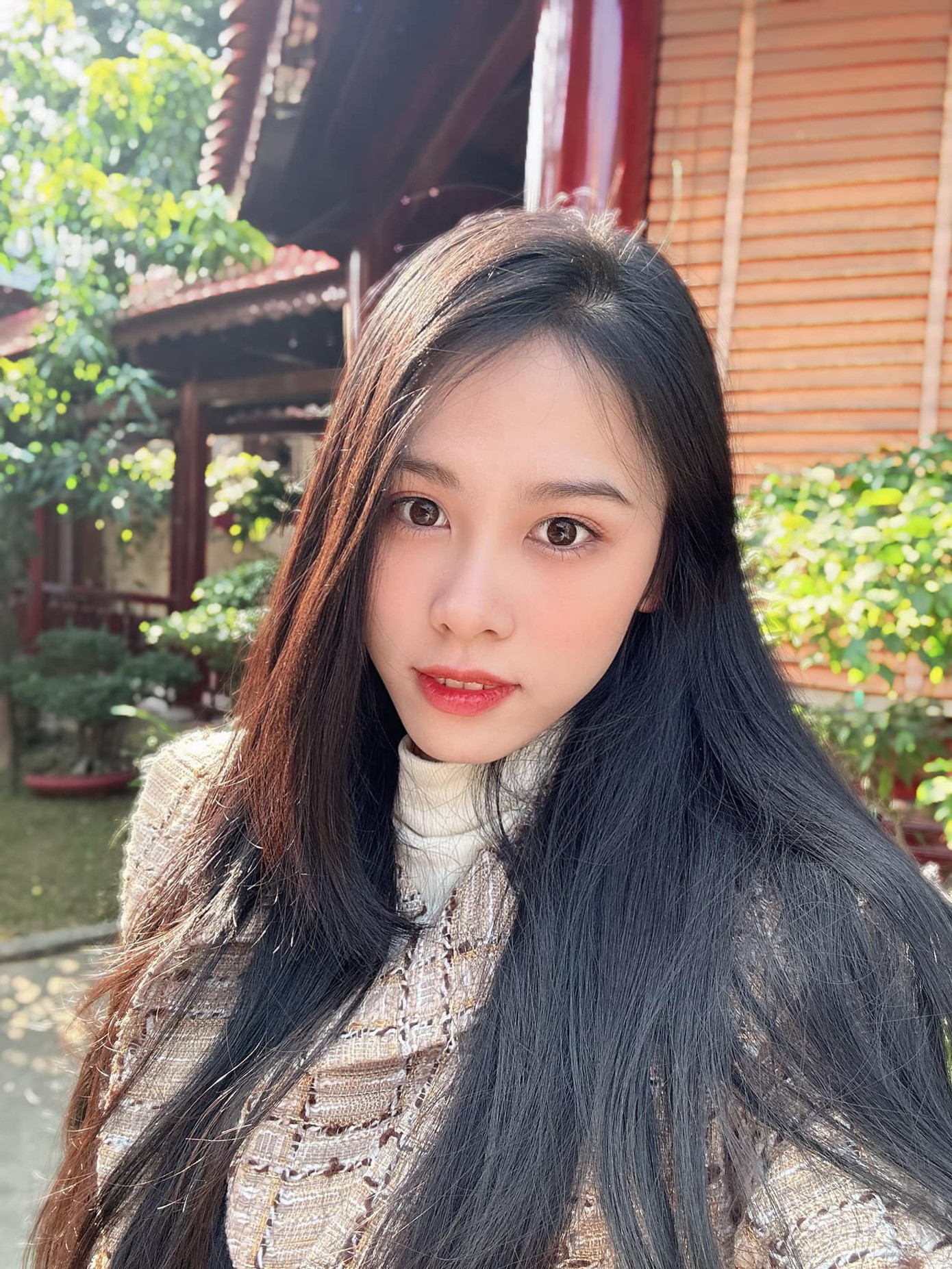 Á hậu Ngọc Hằng chia sẻ khoảnh khắc bình dị ngày Tết bên người thân ở quê nhà Thanh Hóa.