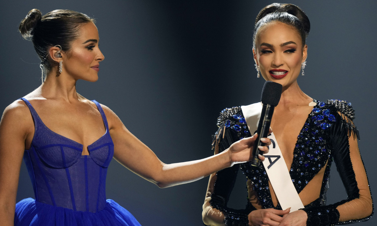 Cách làm việc thiếu chuyên nghiệp của BTC Miss Universe khiến khán giả bất bình.