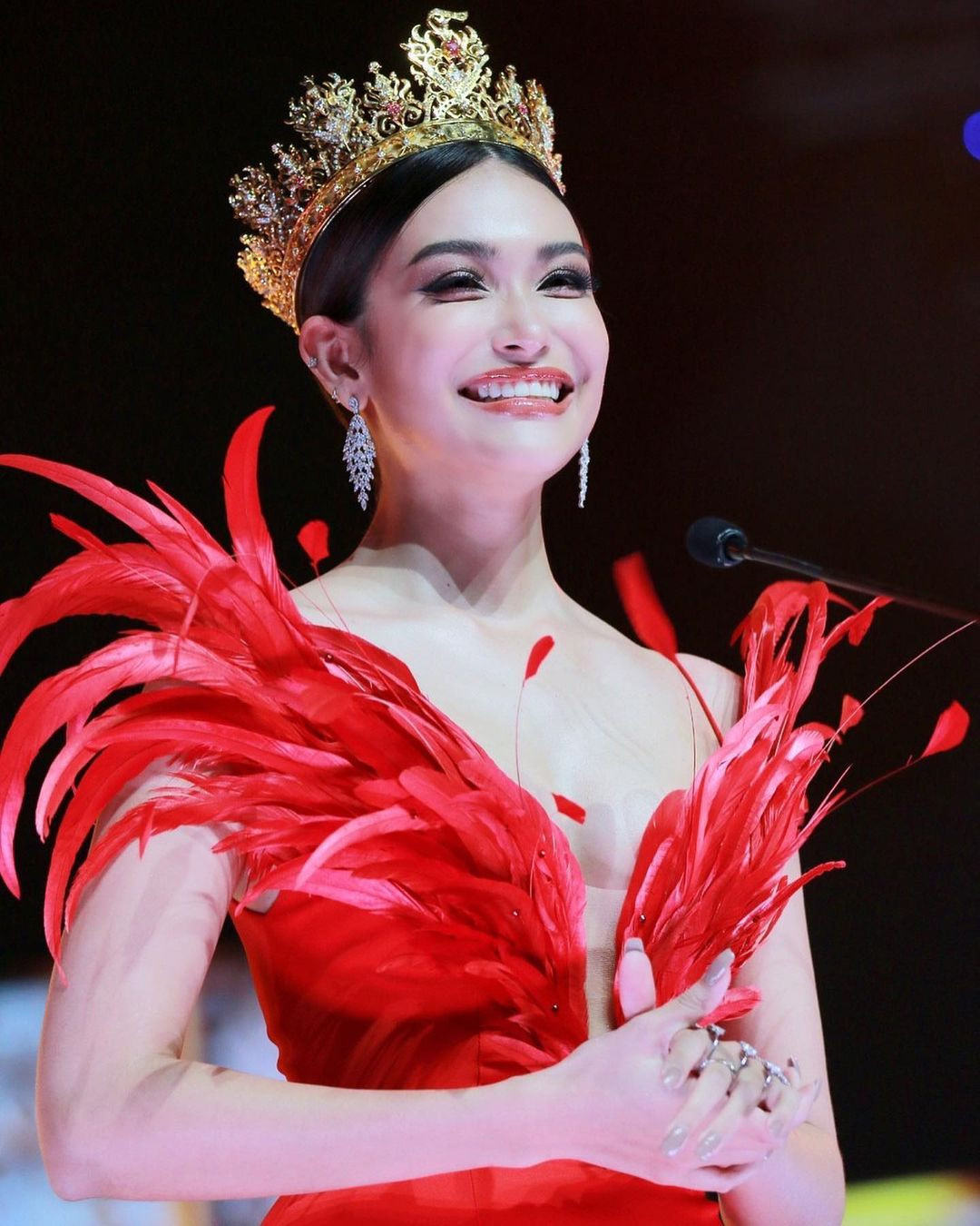 Amanda Jensen bị nghi thẩm mỹ vì gương mặt khác lạ.