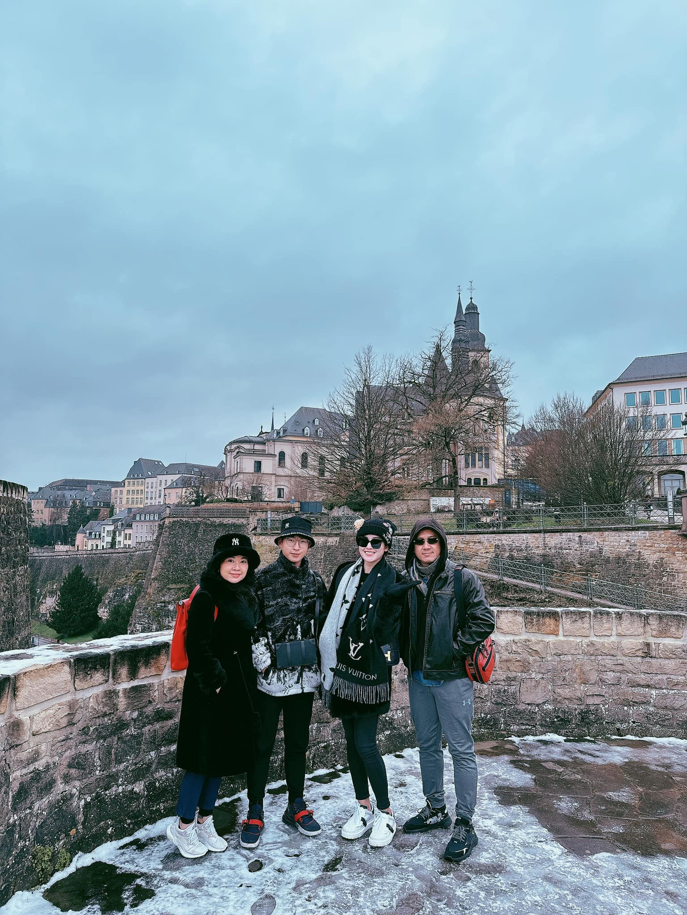 Huyền My chia sẻ cô vui và háo hức vì được du lịch cùng cả gia đình vào dịp Tết sau 3 năm đón năm mới ở Hà Nội vì dịch bệnh COVID-19. Gia đình Huyền My gắn bó và thân thiết. Cô có em trai kém 8 tuổi hiện học tại Đại học Ngoại thương. Em trai Huyền My có vẻ ngoài điển trai, cao ráo, giống các hot boy Hàn Quốc.