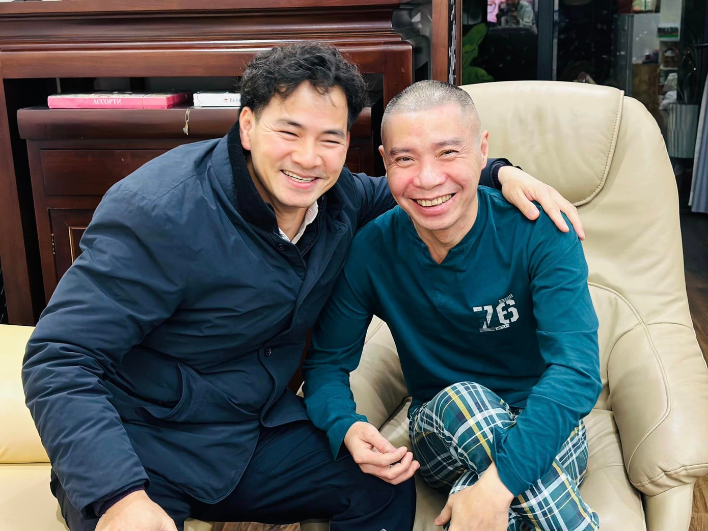 NSND Công Lý đón Tết 2023 hân hoan bên bạn bè, đồng nghiệp. NSND Công Lý đón Tết 2023 hân hoan bên bạn bè, đồng nghiệp.