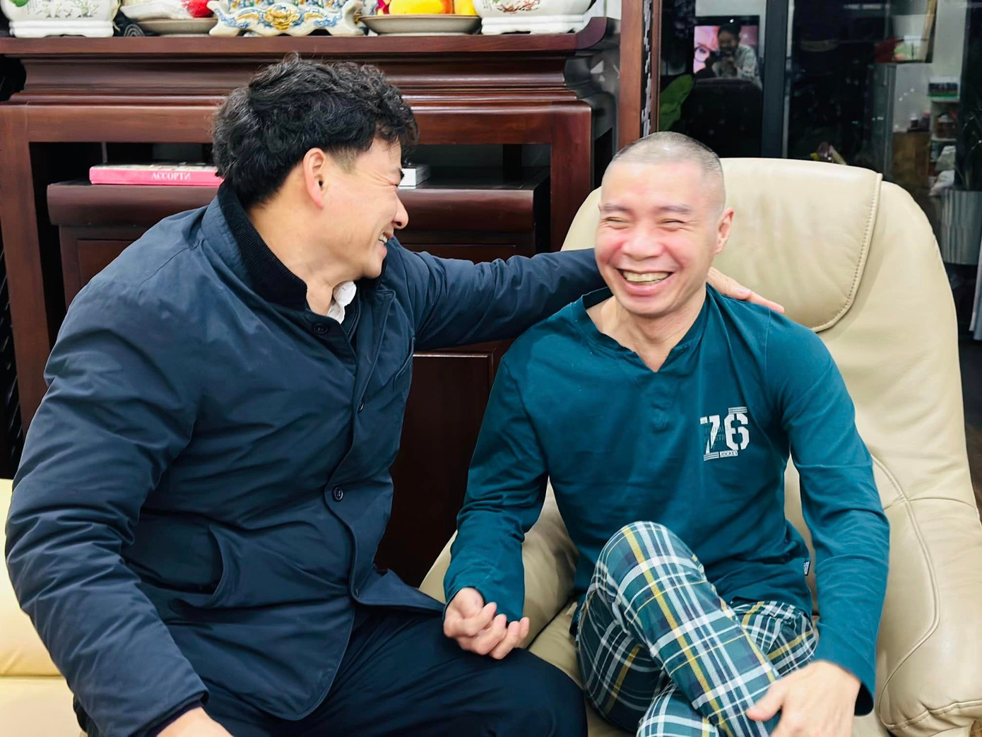 Xuân Bắc qua chúc Tết vợ chồng NSND Công Lý vào lúc nửa đêm. Xuân Bắc qua chúc Tết vợ chồng NSND Công Lý vào lúc nửa đêm.