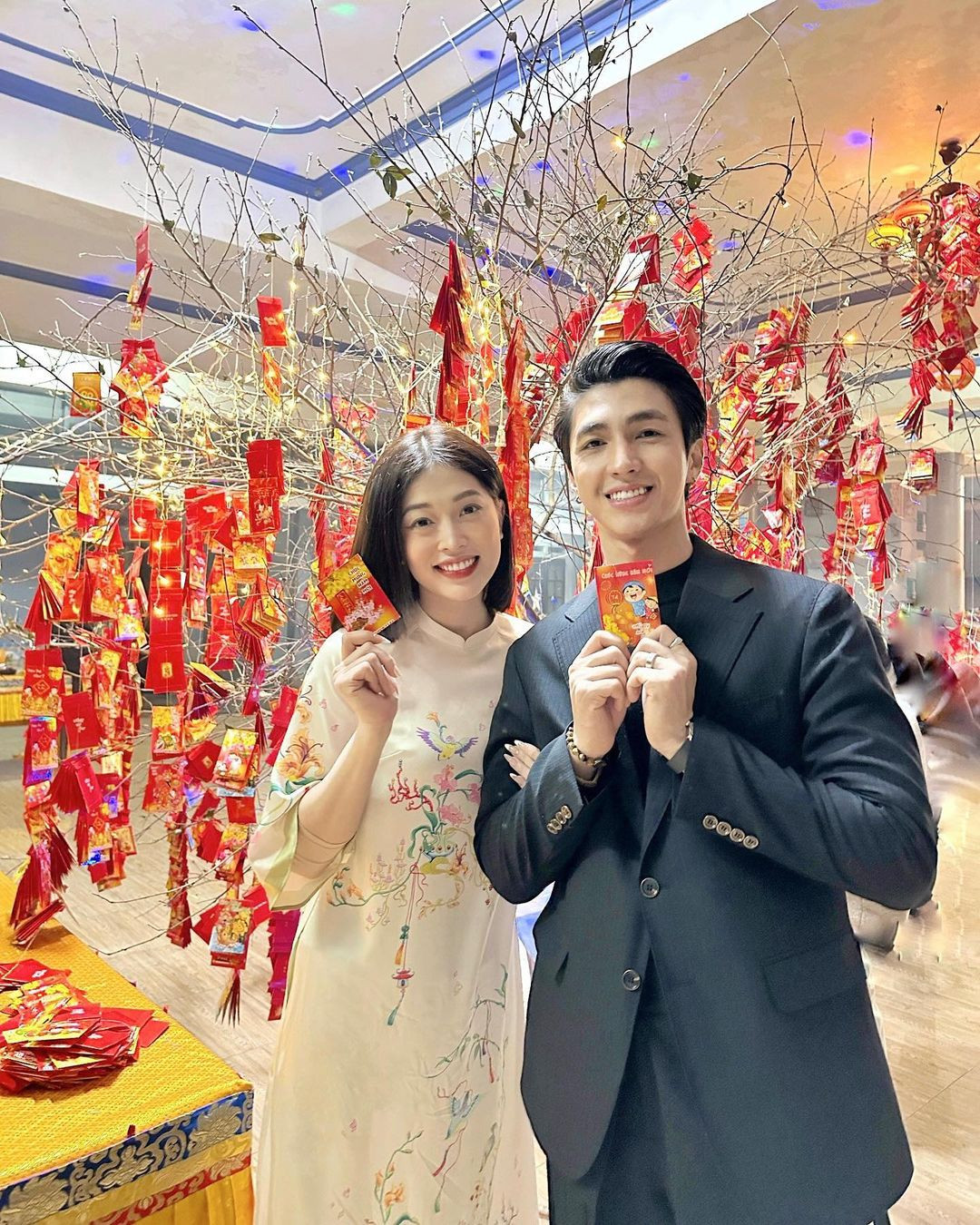 Đây cũng là năm đầu Á hậu Phương Nga đi làm dâu ngày Tết. Cô chia sẻ về quê chồng ở Phú Thọ để đón Tết. Năm đầu xa gia đình trong ngày Tết nhưng Phương Nga cho biết cô thấy vui vì không khí chan hòa, đầm ấm của gia đình nhà chồng.