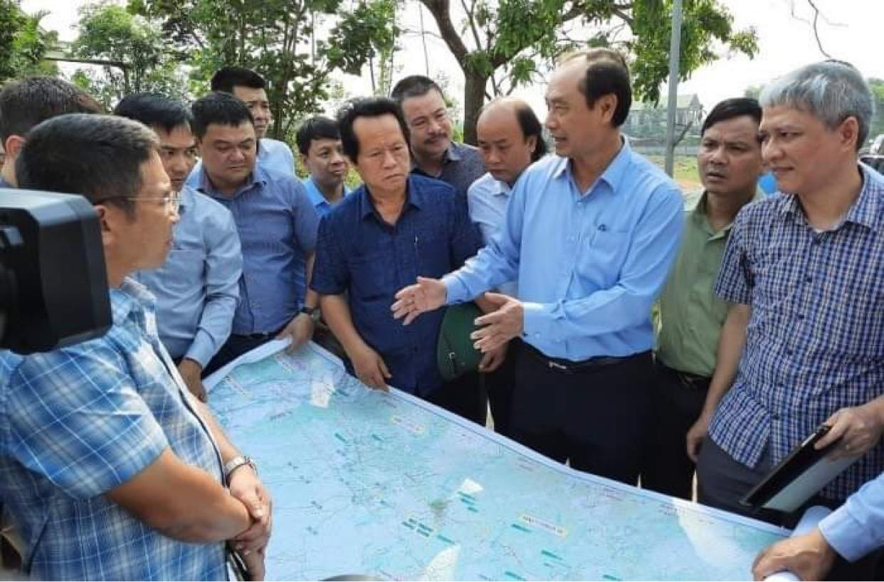 Ông Lê Đình Thọ, Thứ trưởng Bộ GTVT kiểm tra công tác giải phòng mặt bằng Cao tốc Bắc - Nam đoạn qua Quảng Bình Ông Lê Đình Thọ, Thứ trưởng Bộ GTVT kiểm tra công tác giải phòng mặt bằng Cao tốc Bắc - Nam đoạn qua Quảng Bình