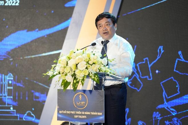 GS.TS Trần Thọ Đạt, nguyên Hiệu trưởng Trường ĐH Kinh tế quốc dân phát biểu tại buổi lễ tối 20/8