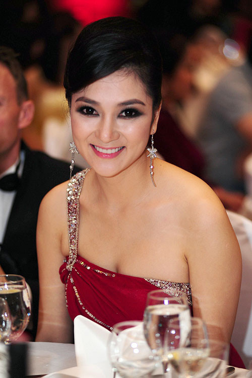 Những hoa hậu, á hậu đắt show làm MC ảnh 1