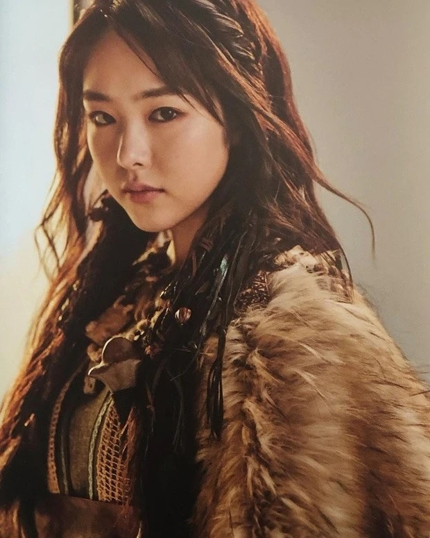 Erika Karata sụp đổ hình ảnh ngọc nữ trong sáng khi bị phát hiện làm bồ nhí suốt 3 năm.