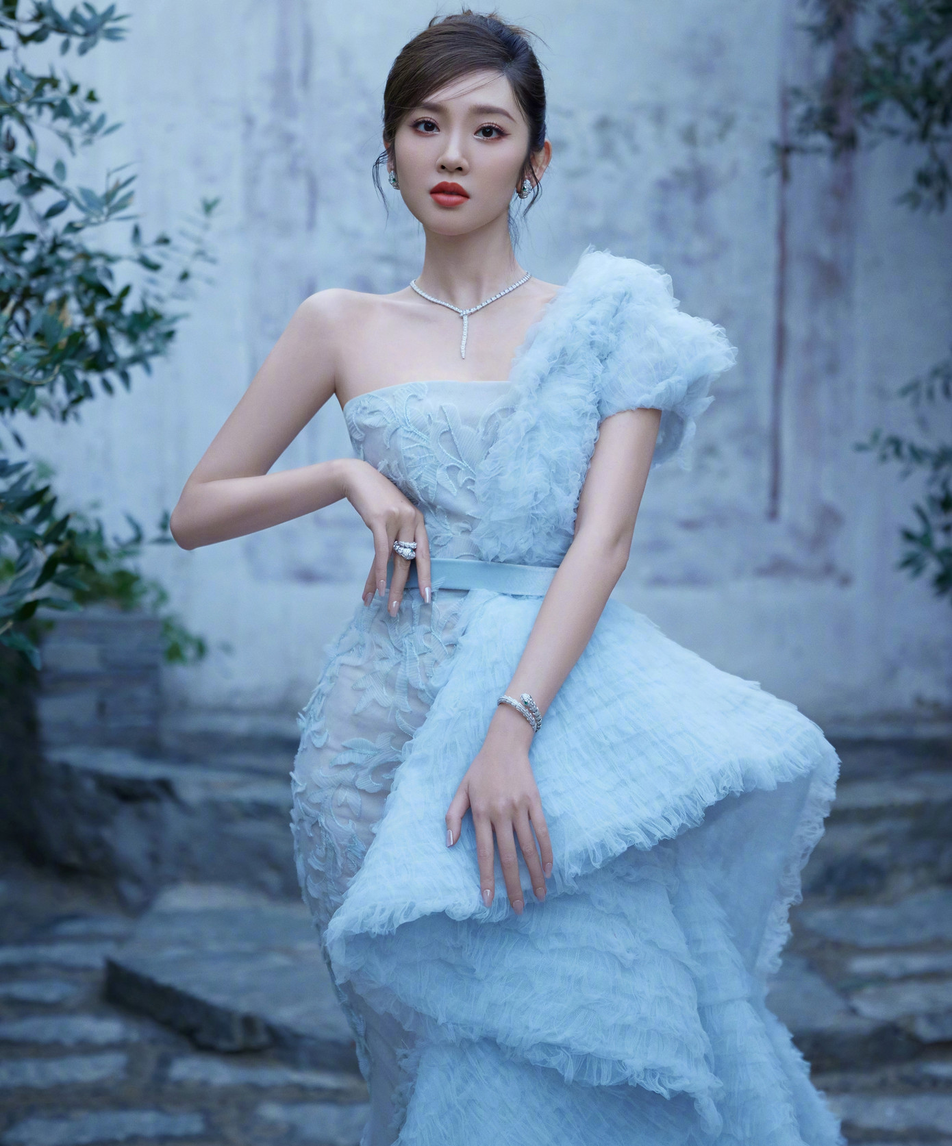 Sự kiện còn có sự tham gia của các nghệ sĩ như Đường Nghệ Hân, Lý Lan Địch, Vương Ngọc Văn, Diêm Ni, dàn sao nam Thành Nghị, Tăng Thuấn Hy, Đàn Kiện Thứ, Vương Tinh Việt, Hồ Nhất Thiên. Tuy nhiên, theo Sohu, phần lớn các ngôi sao bị đánh giá là có phong cách an toàn, lựa chọn trang phục chưa thực sự nổi bật. Sự kiện còn có sự tham gia của các nghệ sĩ như Đường Nghệ Hân, Lý Lan Địch, Vương Ngọc Văn, Diêm Ni, dàn sao nam Thành Nghị, Tăng Thuấn Hy, Đàn Kiện Thứ, Vương Tinh Việt, Hồ Nhất Thiên. Tuy nhiên, theo Sohu, phần lớn các ngôi sao bị đánh giá là có phong cách an toàn, lựa chọn trang phục chưa thực sự nổi bật.