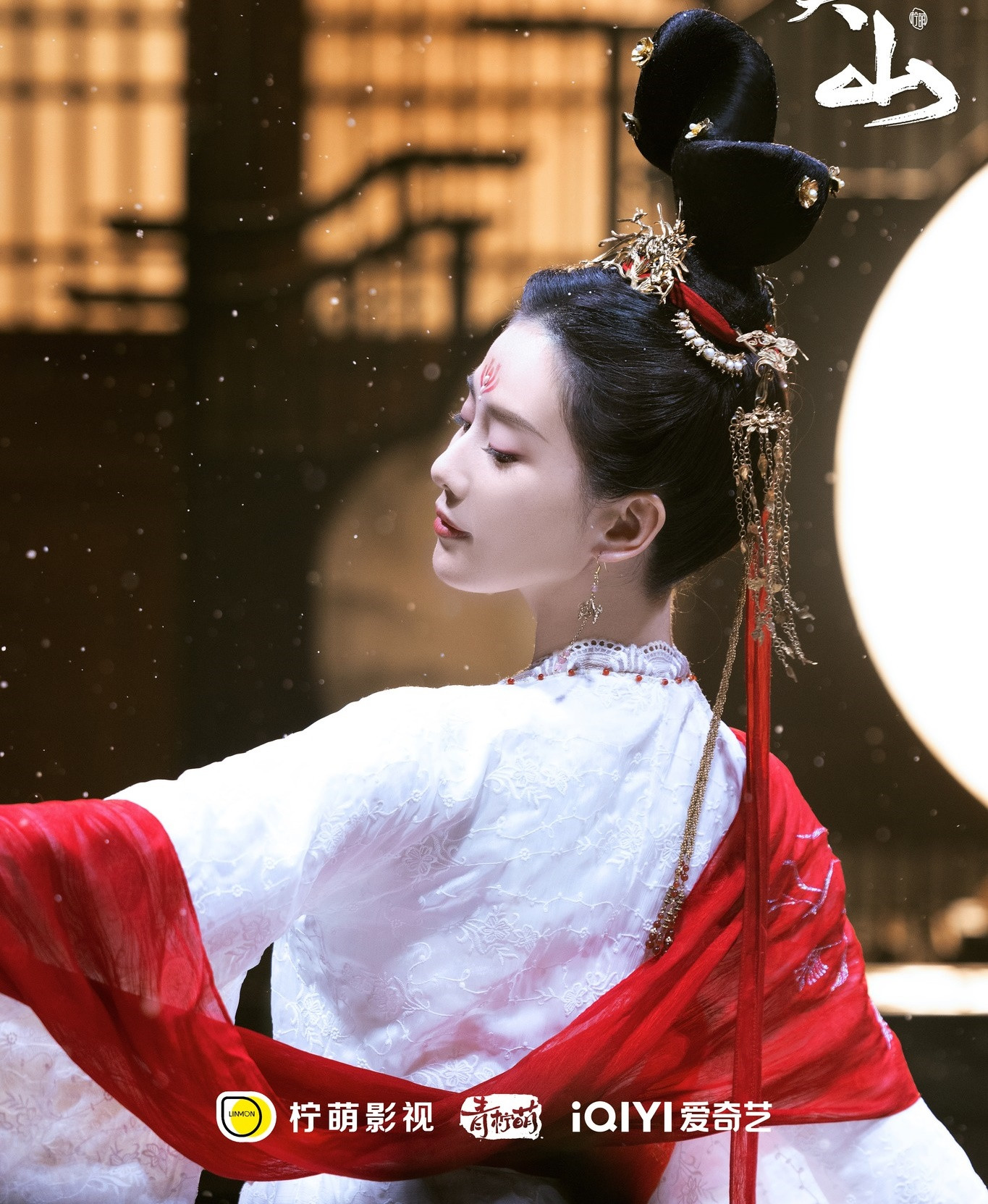 Lưu Thi Thi được khen ngợi trẻ hơn tuổi 36, diễn ăn ý với đàn em Lưu Vũ Ninh.