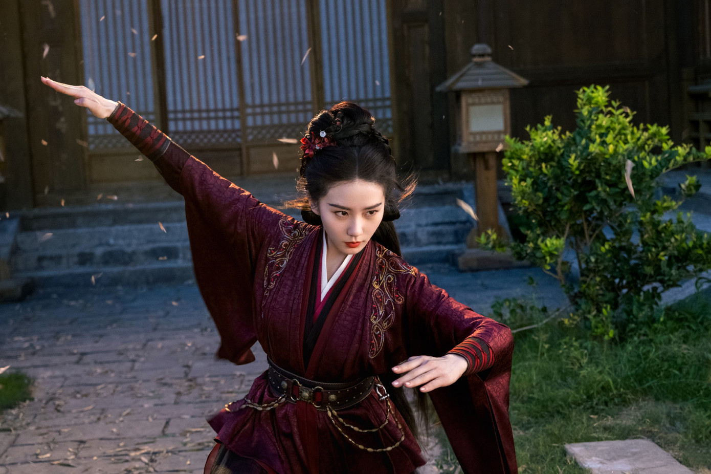 Lưu Thi Thi được đánh giá là nữ diễn viên có động tác võ thuật đẹp mắt bậc nhất hiện nay tại Trung Quốc.