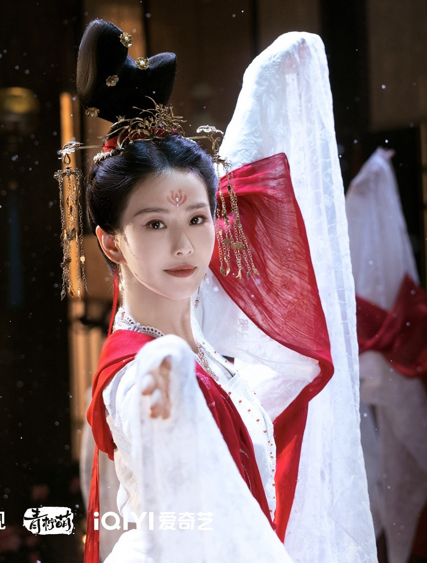 Lưu Thi Thi được khen ngợi trẻ hơn tuổi 36, diễn ăn ý với đàn em Lưu Vũ Ninh.