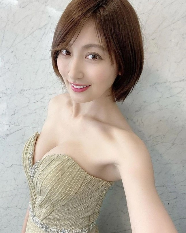 Yoko Kumada ngoại tình với nhiều người đàn ông.