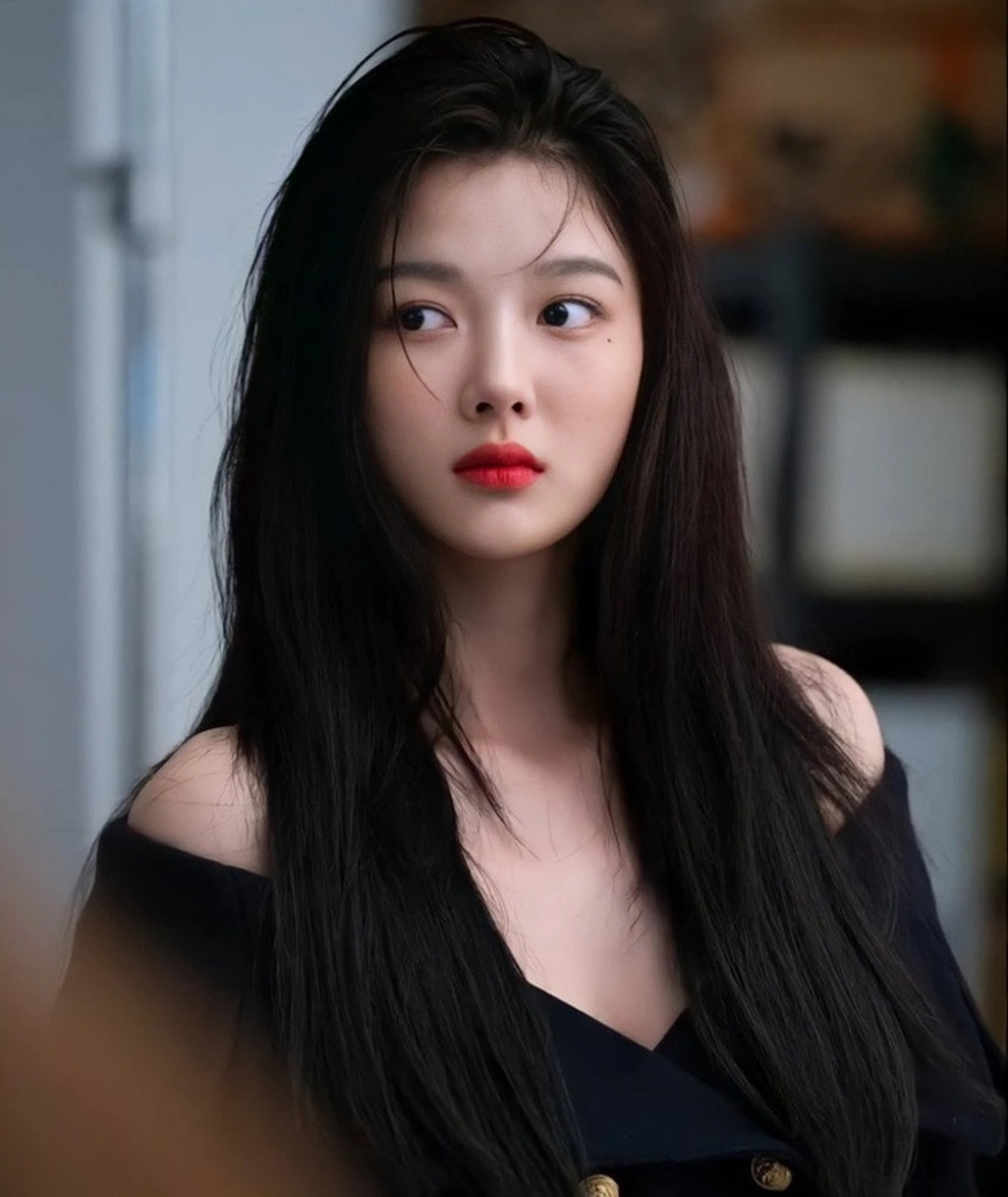 Kim Yoo Jung quyến rũ khi vào vai tiểu thư tài phiệt trong My Demon.
