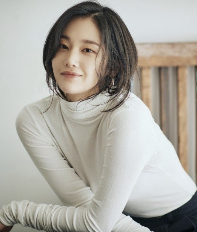 "Jeon Jong Seo đã đạt thành công không thể tưởng với vai trò tân binh. Cô ấy có sức cuốn hút độc đáo mỗi lần xuất hiện trên màn ảnh, vừa tự do vui tươi vừa nhức nhối dằn vặt, luôn khát khao điều gì đó mà cô ấy không bao giờ có thể đạt được", nhà phê bình phim Pierce Conran của trang Screen Anarchy viết khi chứng kiến màn thể hiện của Jeon Jong Seo trong Burning. "Jeon Jong Seo đã đạt thành công không thể tưởng với vai trò tân binh. Cô ấy có sức cuốn hút độc đáo mỗi lần xuất hiện trên màn ảnh, vừa tự do vui tươi vừa nhức nhối dằn vặt, luôn khát khao điều gì đó mà cô ấy không bao giờ có thể đạt được", nhà phê bình phim Pierce Conran của trang Screen Anarchy viết khi chứng kiến màn thể hiện của Jeon Jong Seo trong Burning.