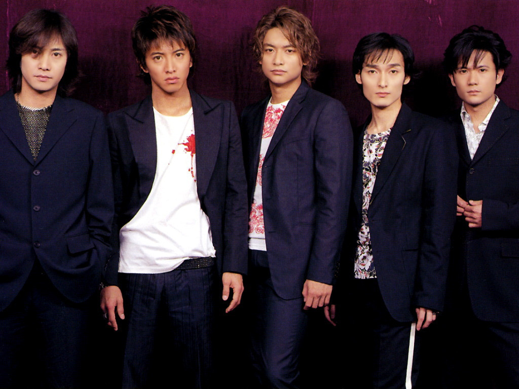 Johnny & Associates đào tạo ra những nhóm nhạc hàng đầu Nhật Bản Như SMAP (trái), Arashi (phải), KAT-TUN và Hey! Say! JUMP. Họ còn lấn sân sang diễn xuất, là những nghệ sĩ sở hữu hàng chục triệu người hâm mộ, nổi tiếng khắp châu Á. Johnny & Associates đào tạo ra những nhóm nhạc hàng đầu Nhật Bản Như SMAP (trái), Arashi (phải), KAT-TUN và Hey! Say! JUMP. Họ còn lấn sân sang diễn xuất, là những nghệ sĩ sở hữu hàng chục triệu người hâm mộ, nổi tiếng khắp châu Á.