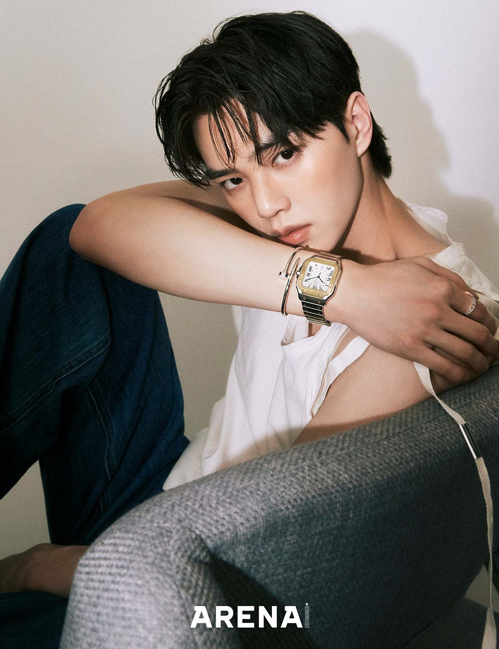 Naver cho biết Song Kang là diễn viên trẻ được o bế bậc nhất hiện nay. Anh được giao đóng vai chính của nhiều dự án do Netflix sản xuất như Beautiful Vampire, The Liar and His Lover, Love Alarm, Sweet Home, Navillera, Nevertheless... điều này giúp tên tuổi Song Kang nhanh chóng được đông đảo khán giả trên khắp thế giới biết tới. Nam diễn viên được SCMP nhận định là nam thần điện ảnh mới của xứ Hàn.