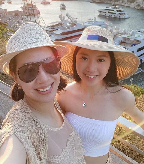 Chân Tể Như có chiều cao đáng mơ ước từ mẹ là Hoa hậu Hoa kiều Uông Thi Thi.