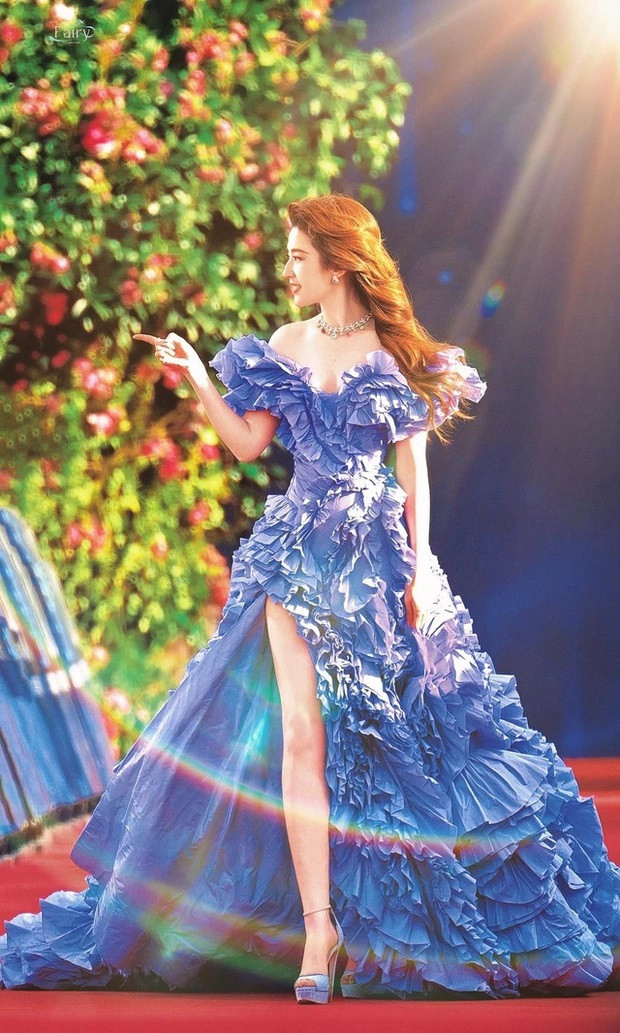 Bộ trang phục quyến rũ tôn làn da trắng sáng của Lưu Diệc Phi.