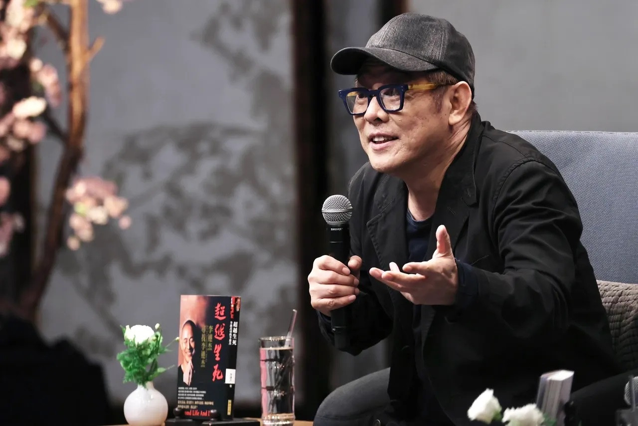 Lý Liên Kiệt chia sẻ về cuộc sống gia đình và quá trình ông cùng con gái chống chọi lại bệnh trầm cảm. Lý Liên Kiệt chia sẻ về cuộc sống gia đình và quá trình ông cùng con gái chống chọi lại bệnh trầm cảm.