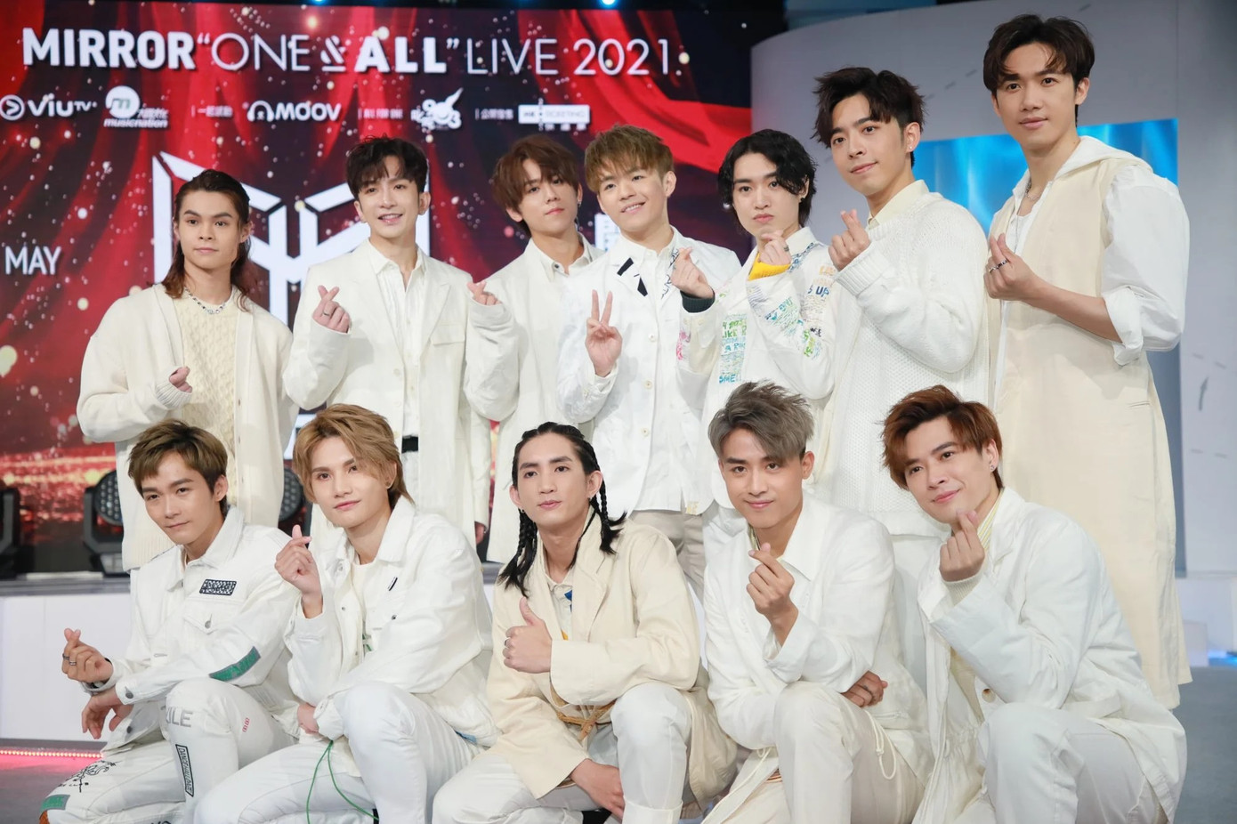 Theo QQ, Mirror bị đánh giá là sự thụt lùi cả về tài năng lẫn ngoại hình so với Tứ Đại Thiên Vương Hong Kong những năm 1990. Theo QQ, Mirror bị đánh giá là sự thụt lùi cả về tài năng lẫn ngoại hình so với Tứ Đại Thiên Vương Hong Kong những năm 1990.