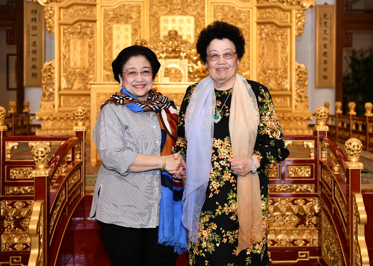 Bà Trần Lệ Hoa là nữ tỷ phú giàu thứ 3 tính cả Trung Quốc Đại Lục và Hong Kong.