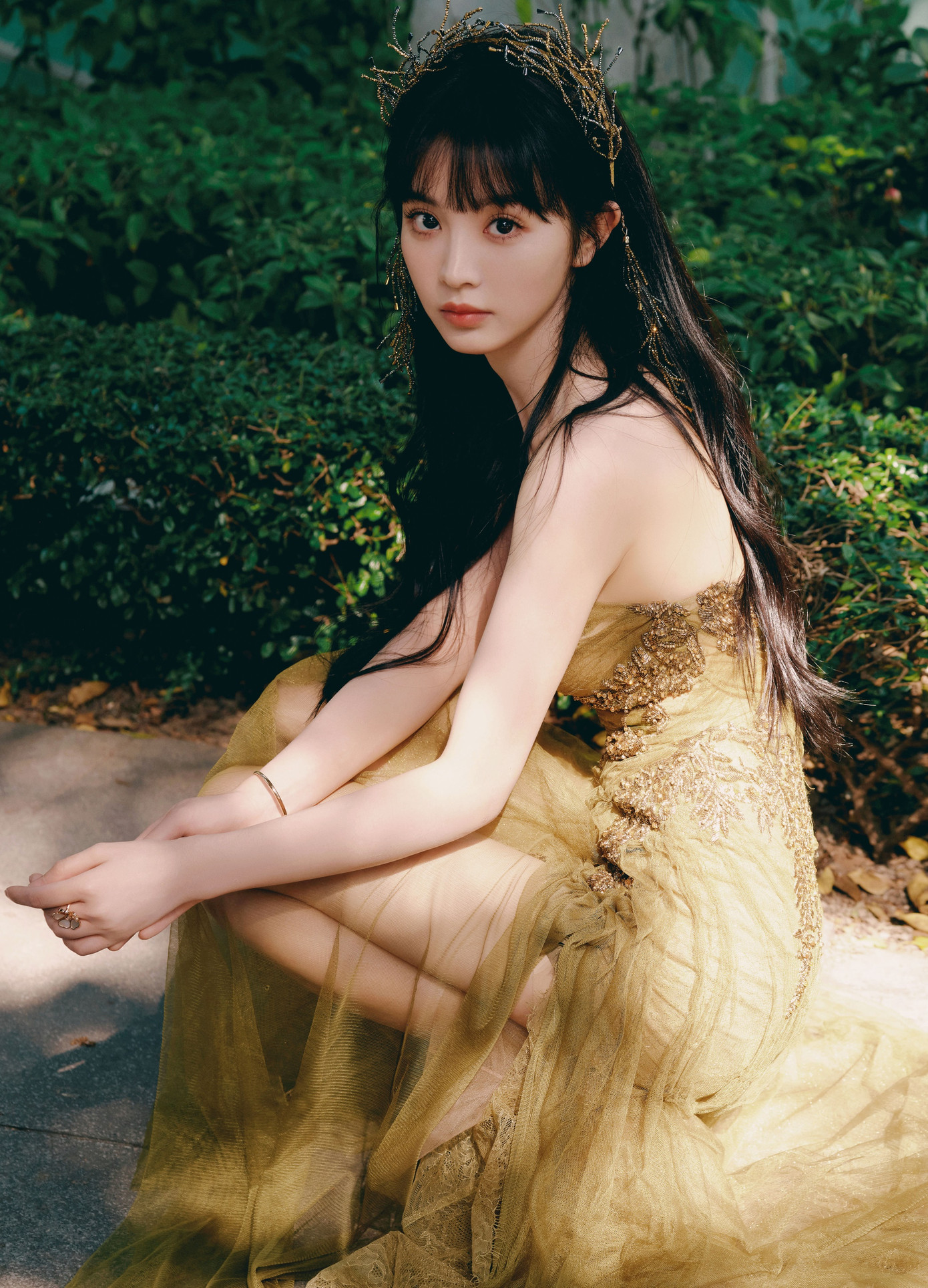 Ngôi sao sinh năm 1997 không chỉ có chiều cao 1,68 m, cô còn có vòng eo thon gọn, vóc dáng thon gầy, tỷ lệ cân xứng dù mặc đồ cổ trang nhiều lớp vẫn thanh thoát nhẹ nhàng. Nữ diễn viên cũng được đánh giá là mỹ nhân cổ trang thế hệ mới. Bên cạnh đó, Điền Hi Vi có gương mặt ngọt ngào. Sự tương phản giữa nhan sắc ngọt ngào cùng tính cách phóng khoáng giúp Điền Hi Vi thu hút khán giả. Điền Hi Vi còn là cô gái có sức mạnh thể chất tốt, đam mê các môn thể thao, giúp tạo nên cơ tay rắn chắc. Do đó, cô thể hiện nhiều phong cách thời trang khác nhau, khi trẻ trung tươi mới, lúc sang trọng.