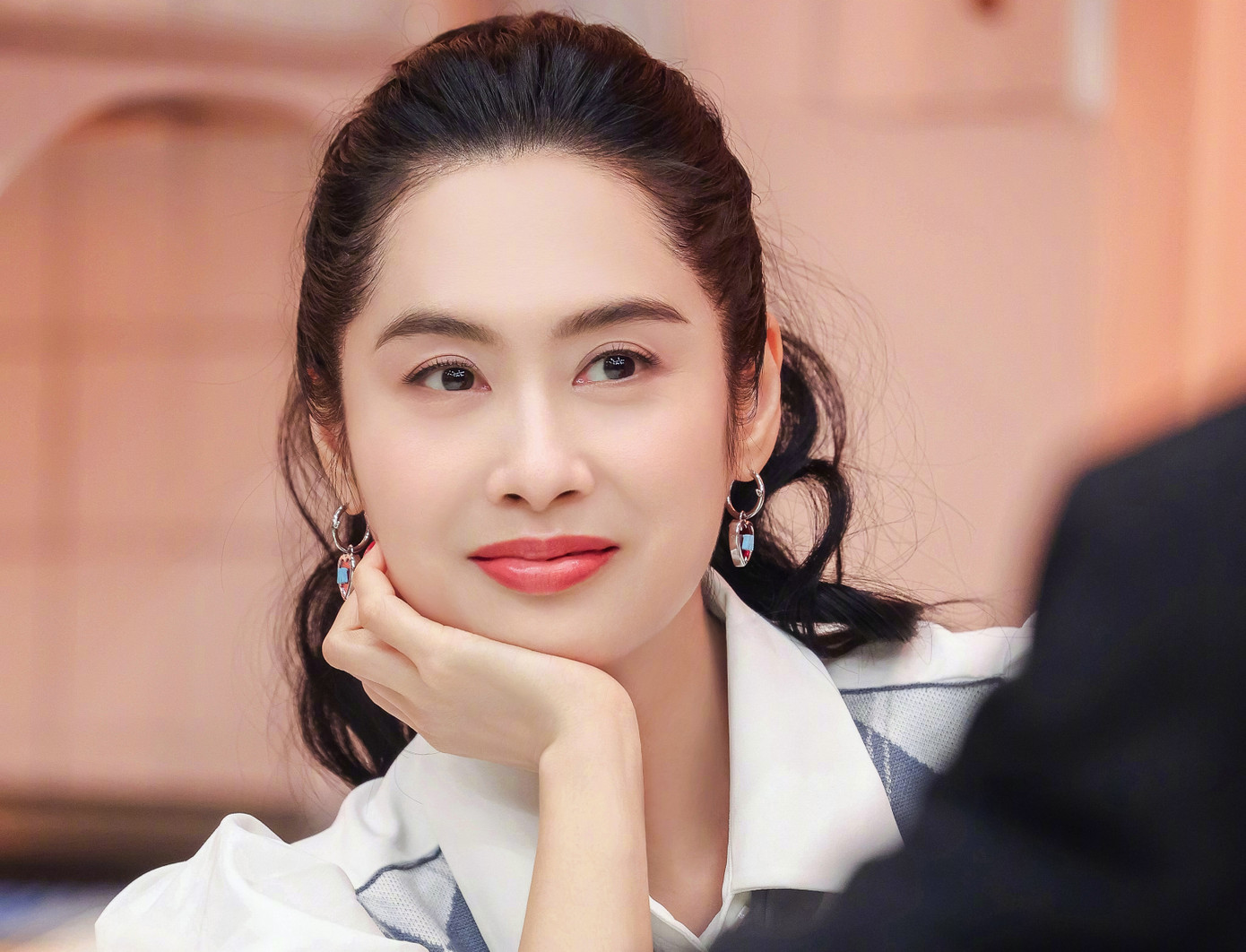 Chu Ân sống giản dị, ít tham gia hoạt động nghệ thuật. Chu Ân sống giản dị, ít tham gia hoạt động nghệ thuật.