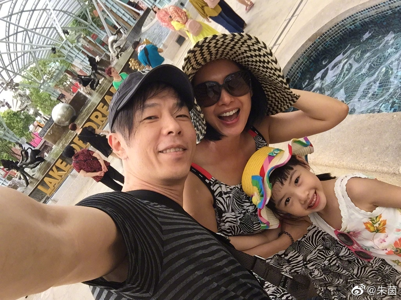 Chu Ân sống giản dị, ít tham gia hoạt động nghệ thuật. Chu Ân sống giản dị, ít tham gia hoạt động nghệ thuật.