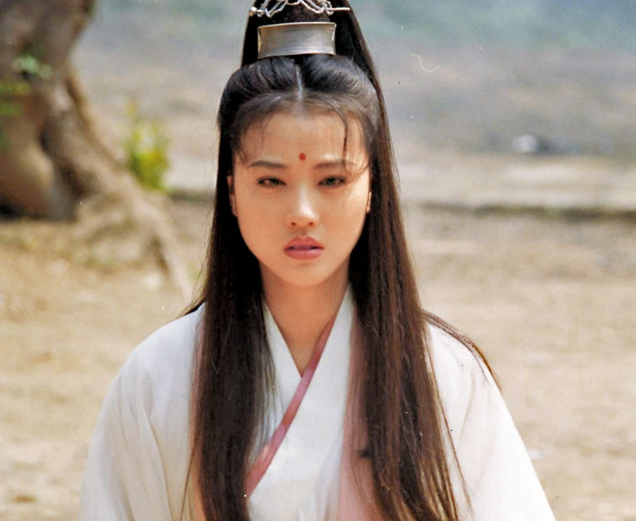 Theo Sohu, tiểu thuyết võ hiệp của hai nhà văn Kim Dung, Cổ Long là nguồn cảm hứng sáng tác bất tận cho nhiều nhà làm phim. Trong đó, có một số vai diễn sau khi chuyển thể lên màn ảnh được đánh giá là kinh điển, trở thành tiêu chuẩn cho các phiên bản sau này. Giống vai diễn Chu Chỉ Nhược đã được Châu Hải My thể hiện hoàn hảo nhất, trở thành vai diễn chói sáng trong sự nghiệp của nữ diễn viên. Nhắc tới Chu Chỉ Nhược trong Ỷ Thiên Đồ Long ký, khán giả sẽ nhớ ngay đến Châu Hải My, sau đó mới đến Cao Viên Viên và các diễn viên khác.