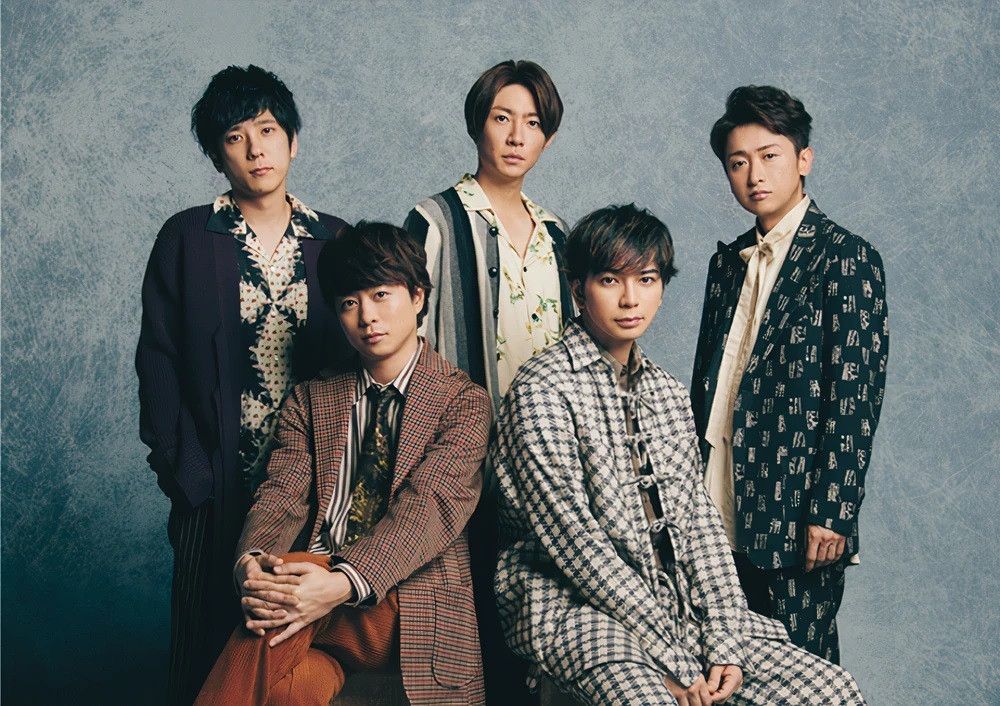 Johnny & Associates đào tạo ra những nhóm nhạc hàng đầu Nhật Bản Như SMAP (trái), Arashi (phải), KAT-TUN và Hey! Say! JUMP. Họ còn lấn sân sang diễn xuất, là những nghệ sĩ sở hữu hàng chục triệu người hâm mộ, nổi tiếng khắp châu Á. Johnny & Associates đào tạo ra những nhóm nhạc hàng đầu Nhật Bản Như SMAP (trái), Arashi (phải), KAT-TUN và Hey! Say! JUMP. Họ còn lấn sân sang diễn xuất, là những nghệ sĩ sở hữu hàng chục triệu người hâm mộ, nổi tiếng khắp châu Á.