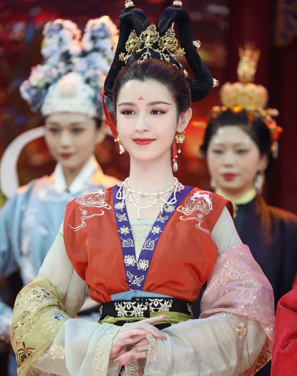 Cáp Ni Khắc Tư diễn xuất hơn Địch Lệ Nhiệt Ba, Cổ Lực Na Trát song không gặp thời.